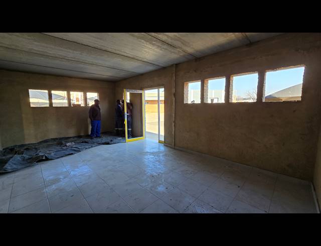 520M² WAREHOUSE TO LET IN SEBENZA